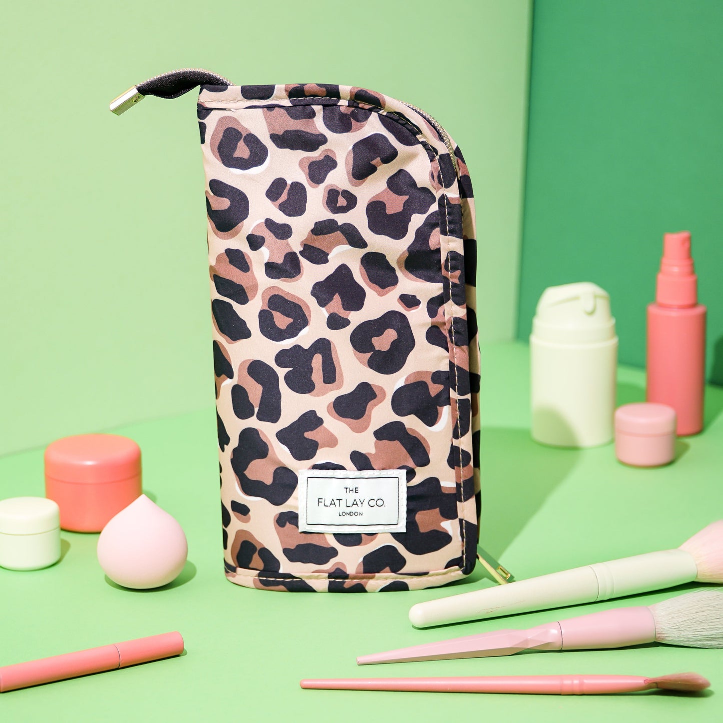 XXL Standing Makeup Brush Case in Leopard Print
